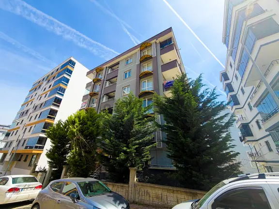 Geniş Balkonlu 2+0 Kombili Kiralık Daire 1