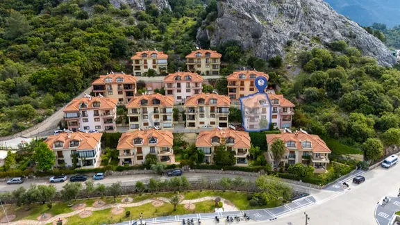 Cb Marina'dan Camiavlu Yeşimsitesi Havuzlu Otoparklı Müstakil Ev 1