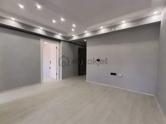 Rw Nest'ten A.ü İletişim Kapısı Yakını Satılık İskanlı 2+0 Daire 1