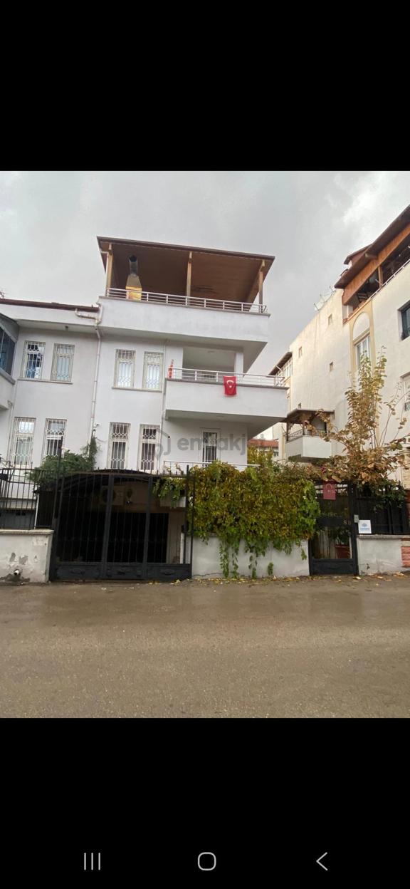 Şehir Merkezinde Bulunan İkiz Villanın Biri Satılık 1