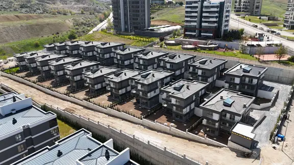 Alacaatlı Mah. Saka Villa Sitesinde Satılık 6+2 Villa 1