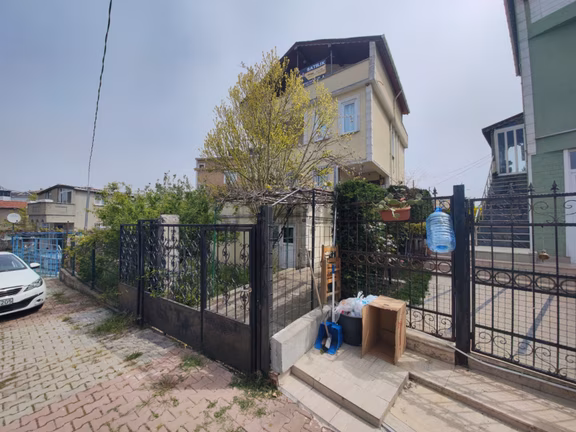 Arnavutköy Karaburun'da Deniz Manzaralı Satılık Villa 2