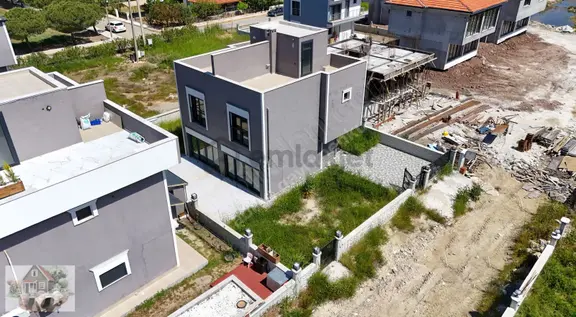 Dikili Çandarlı'da Satılık İkiz Yazlıklar (85m², Deniz Yakını) 1
