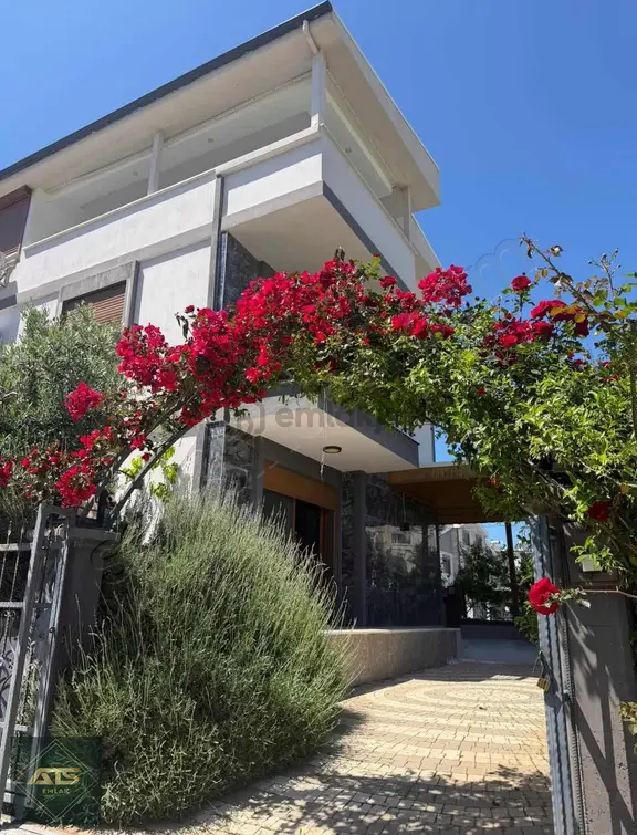 Didim Efeler De Bahçeli Sıfır Ayarında Satılık Villa 1