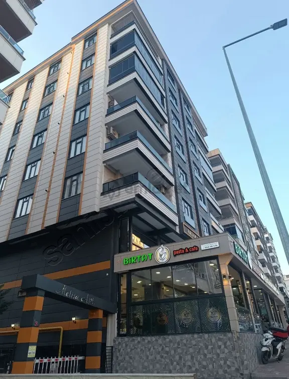 Dugukent Sultan Fatih Mehmet Caddesi 4+1 Satılık Arakat Daire 1