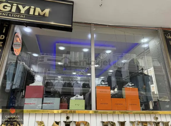 Anadolu Mh. Cadde Üzerinde Satılık Devren Giyim Dükkanı 2