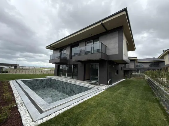 Silivri Kavaklı'da Özel Havuzlu 4+1 Müstakil Lüks Villa 2