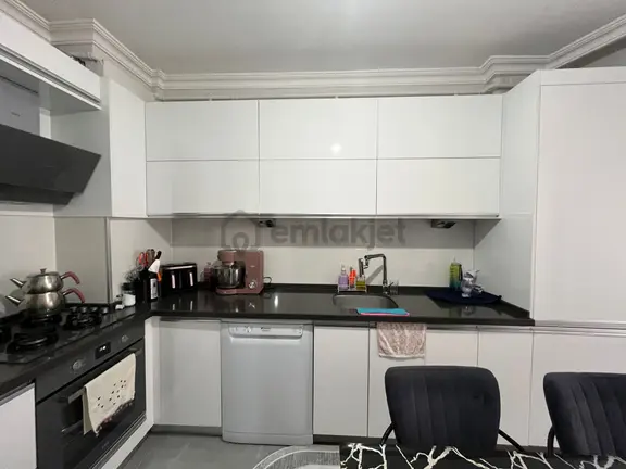 Recep Ümit'ten Kumlubel'de Sıhhıye Tramvay Durağının Yakında Satılık 2+1 Ara Kat Daire 1