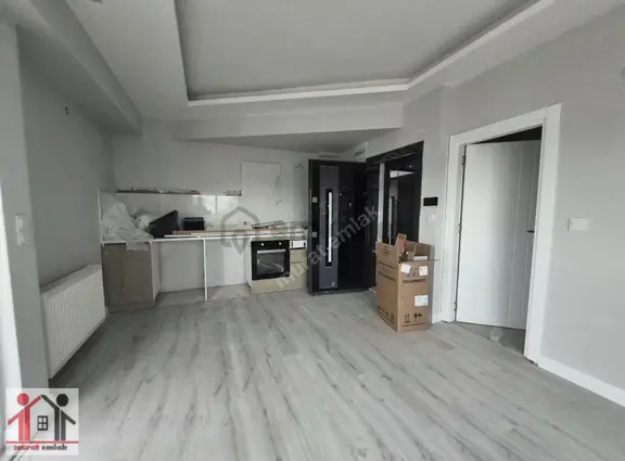 Devlet Hastanesi Ve Konyaaltı Cad.yakını Sıfır Binada 2+1 1