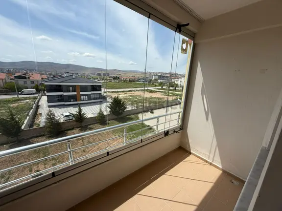 Beyhekim Mahallesi Şafak Cad. Ara Kat 3+1 Geniş Satılık Daire 2