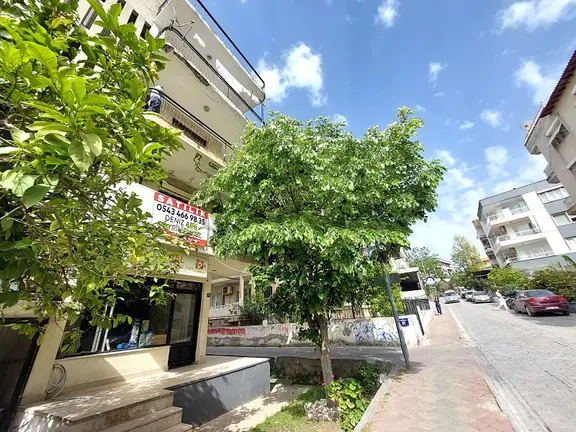 Kuşadası Merkezde 3+1 Satılık Yatırımlık Fırsat Daire 1