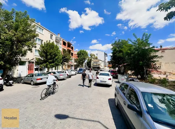 Özerler Mahallesinde İkinci Çeşme Meydanında Satılık 711 M2 Arsa 2