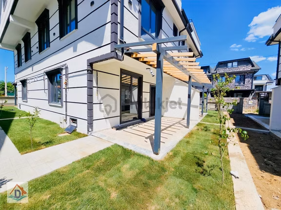 Deniz'den 4+1 Bahçeli, Yerden Isıtmalı, Denize Yakın Villa 2