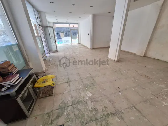 Pendik Çamçeşme Mahallesin'de Satılık E5 Yanı 100m2 Dükkan 2