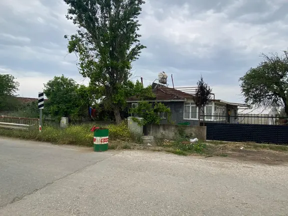 Menderes Altıntepe Mah.de Tek Tapulu 3664m2 İçerisinde Hazır Evi Olan Süper Satılık Bağ Bahçe(tarla) 2