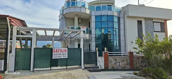 Sahil Sitelerinde 4 Katlı Özel Havuzlu Otoparklı Harıka Konumda Malikhane!! 2