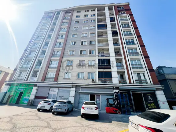 Yenibosna Beyaz Residence 'ta Kiralık Boş Depolu Dükkan Mağaza 1