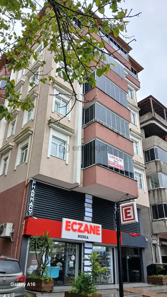 Hopa Kemalpaşa Da Çarşı İçinde 1