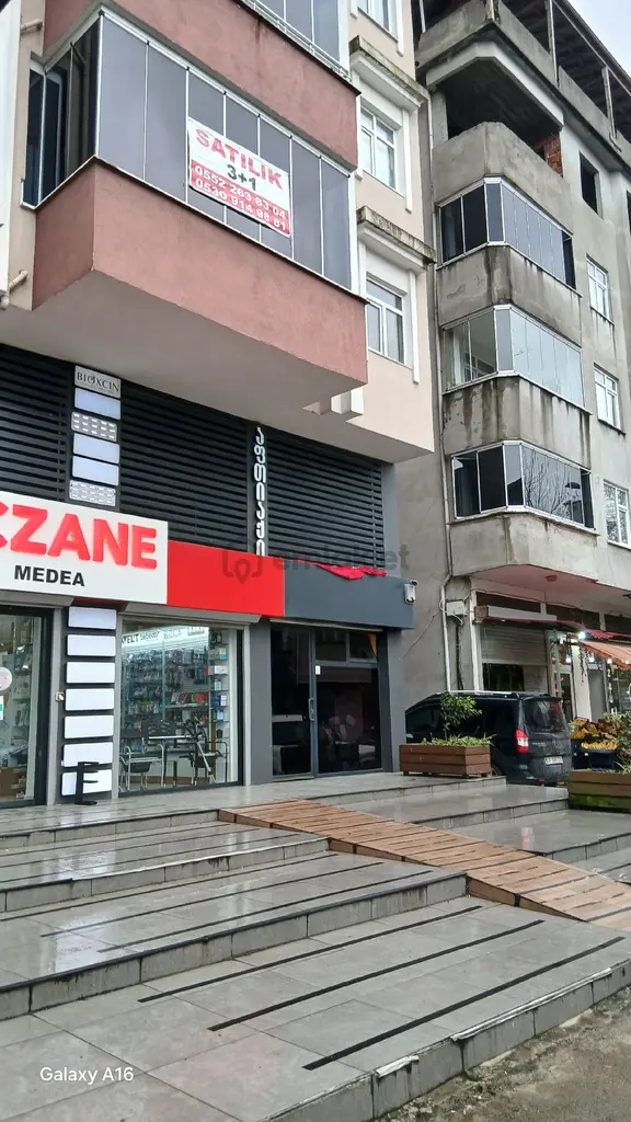 Hopa Kemalpaşa Da Çarşı İçinde 2