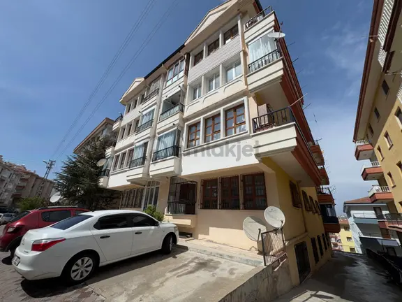 Şehit Mustafa Cad. Yakını Altında Daire Olan Y.giriş 3+1 Ön Cep 1