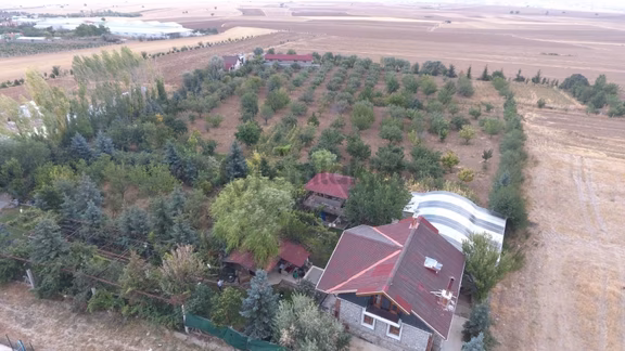Elmadağ Yeşildere'de Bakımlı Bağ-bahçe-çiftlik+villa+bungalov! 1