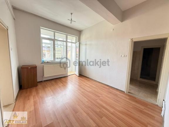 Merkez Çarşıda 2+1 Kiralık Daire Arz Emlaktan 2