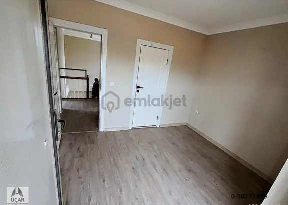 Uçardan 3+1 Ebeveyn Banyolu Bahçeli Lüks Fırsat Villa 2