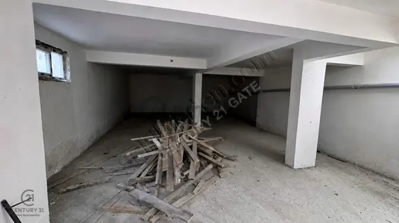 Saraycıkta 250 M² Geniş Kullanımlı Satılık Dükkan 2