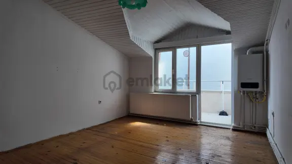 Akyazı'da Merkezi Konumda, 2+1, Çatı Katı Kiralık Daire 1