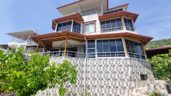 Muhteşem Deniz Manzaralı Bahçeli Önü Açık Köşe Konum Lüks Villa 2