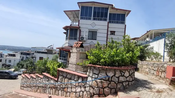Muhteşem Deniz Manzaralı Bahçeli Önü Açık Köşe Konum Lüks Villa 1