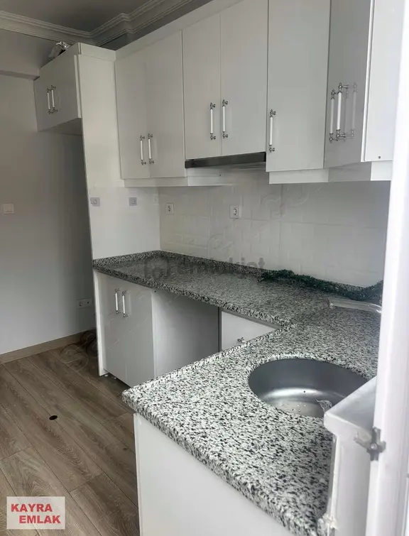 Muhittin Mahallesinde Ara Kat İçi Yapılı Daire 1