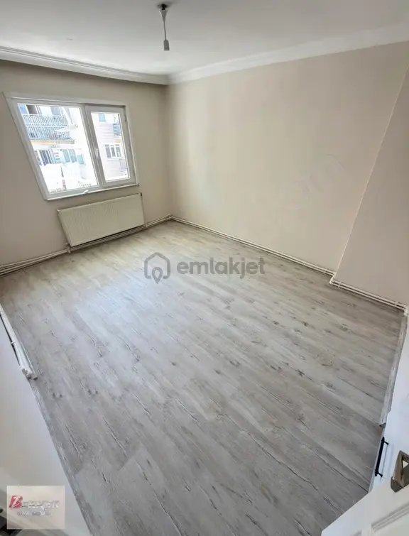 İbrahimçelebi Mah. 3+1 Tam Tadilatlı Full Özellikli Daire 2