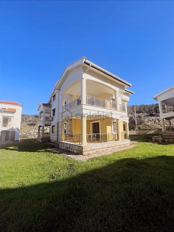 Didim Akbük Te Satılık 3+1 Triplex Uygun Vila 1