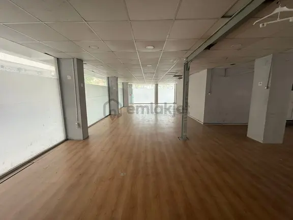 Bağcılar Merkez Mah Kiralık Dükkan 170 M2 3 Cephesi Açık Tramvay Durağı Yakını 1