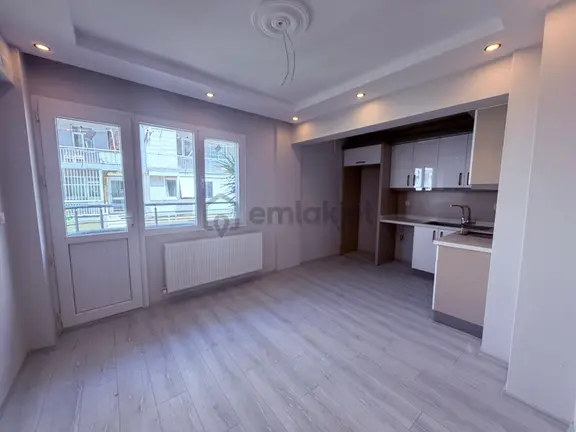 A Plus Gayrimenkulden Merkezi Konumda Komple Yapılı 3+1 Satılık 1
