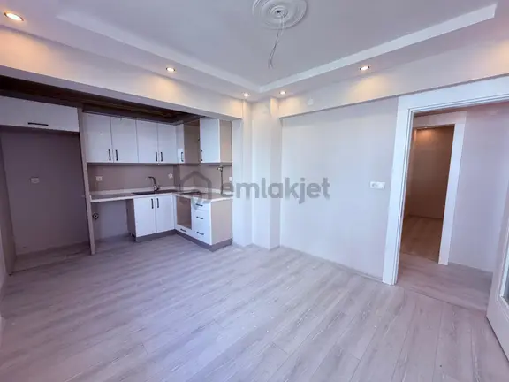 A Plus Gayrimenkulden Merkezi Konumda Komple Yapılı 3+1 Satılık 2