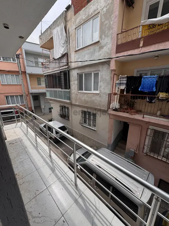 Yatırımlık Fırsat! Merkeze Yakın 3 Katlı Yenilenmiş Bina 2