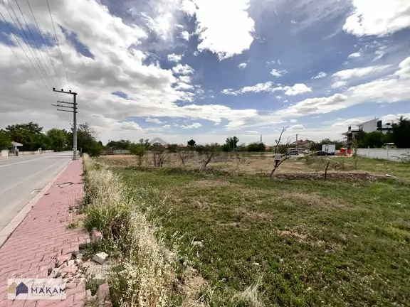 Lalebahçe Cad. Cepheli Satılık 1.600m2 Villa Arsası 2