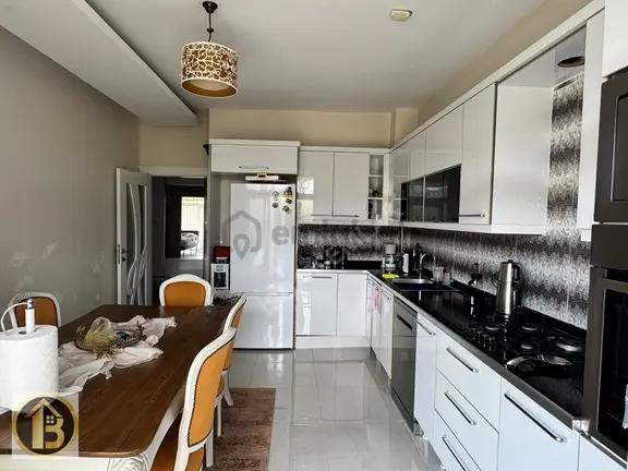 Vefa Evlerinde Site İçinde Satılık 4+1 Lüks Daire 1