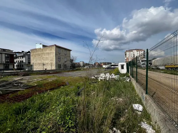 E-5 Yanıı Çok İyi Konumda Kiralık 3.600m2 Arsa 2