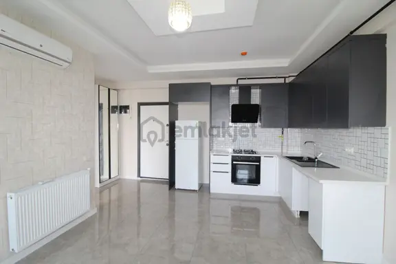 Aslan'dan Site İçi, Havuzlu, Geniş Metrajlı İskanı Alınmış 1+1 1