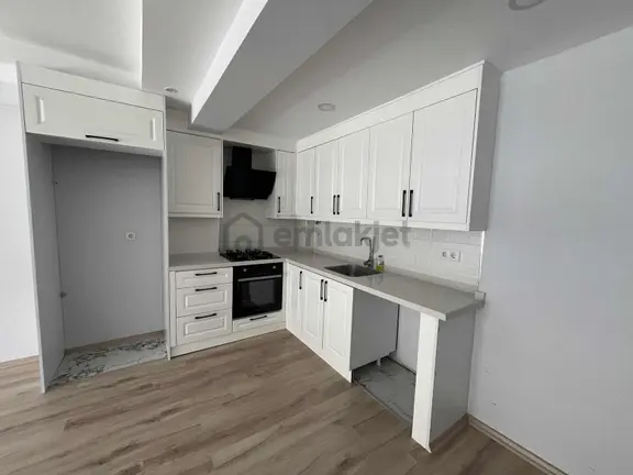 Lavınıa'dan Ebeveyn Banyolu Kiralık Daire 1