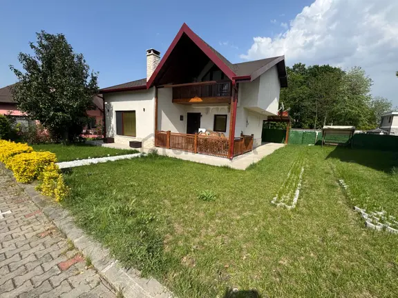 Sapanca'da Site İçinde Geniş Ferah Bahçeli Satılık Villa.. 1