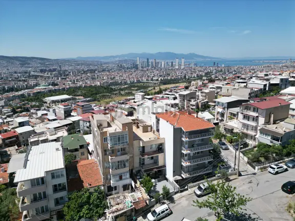 Bornova Kızılay Mahallesi’nde Satılık 3+1 Daire 1