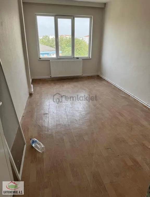 Züferbeyde Cadde Üzerinde Üst Kat 3+1 Daire 2