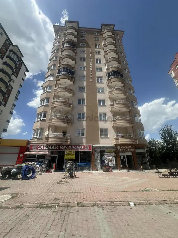 Hürriyet Yeniköyde Satılık Cadde Üzeri 3+1 1