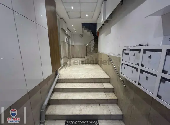 Bostanlı'da Kiralık 3.5+1 Daire Ticari Kullanıma Uygun 2
