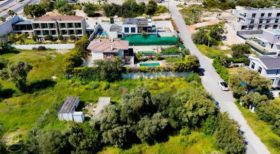 Çeşme Sakarya Mahallesinde Denize 350 M | 980 M² Arsa 2