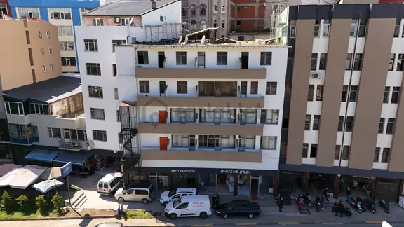 Ganita Tünel Çıkışı Çömlekçi'de Anayol Üzeri Komple Satılık Bina 1